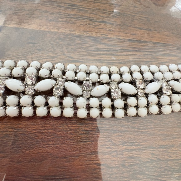 Vintage Elegant milk glass and rhinestone Bracelet - Picture 3 of 4